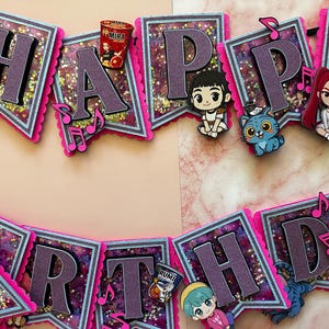 Huntrs Verjaardagsbanner – 150x100 Cm, Kleurrijke Print, Perfect Voor Kinderfeestjes, Fotografie En Themadecoratie