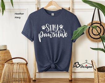 Camiseta "Stay Pawsitive", camiseta para mamá de perro, camiseta "Pawsitive", camiseta para mamá, camiseta para amantes de los perros, camiseta para mascotas, Día de la Madre, camiseta "Paw" (pata), regalo para amantes de los perros #212