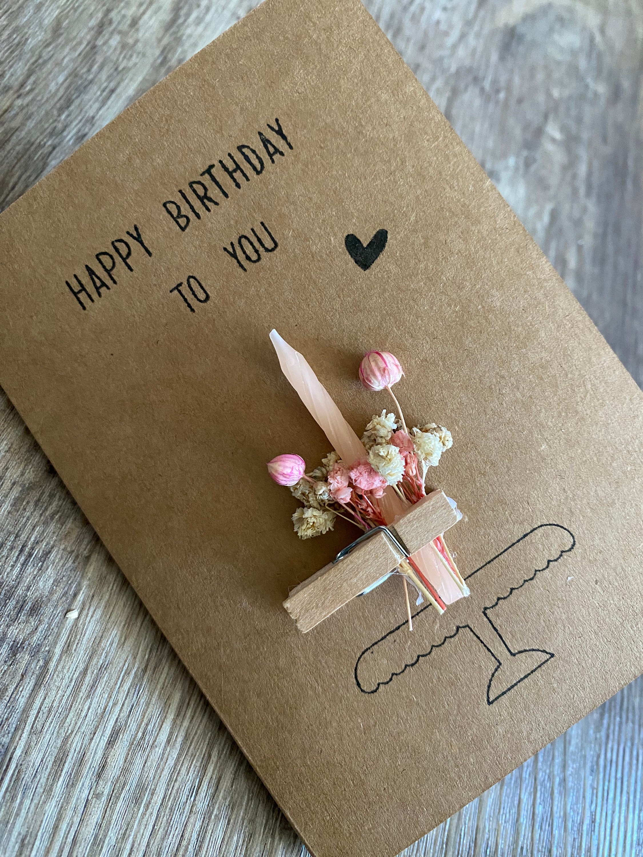 Old English Co. - Biglietto di compleanno per nonna, moderno biglietto di compleanno per nonna, motivo floreale in carta kraft, motivo a cuore con lamina d'oro, regalo di compleanno per donne