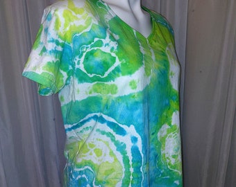 501.00 Geode Tie-Dye Shirt, Turquoise & Lime Pop, Ladies Women, Cotton Gildan V Neck T Shirt, ropa hippie, regalo de cumpleaños *Pedido personalizado*