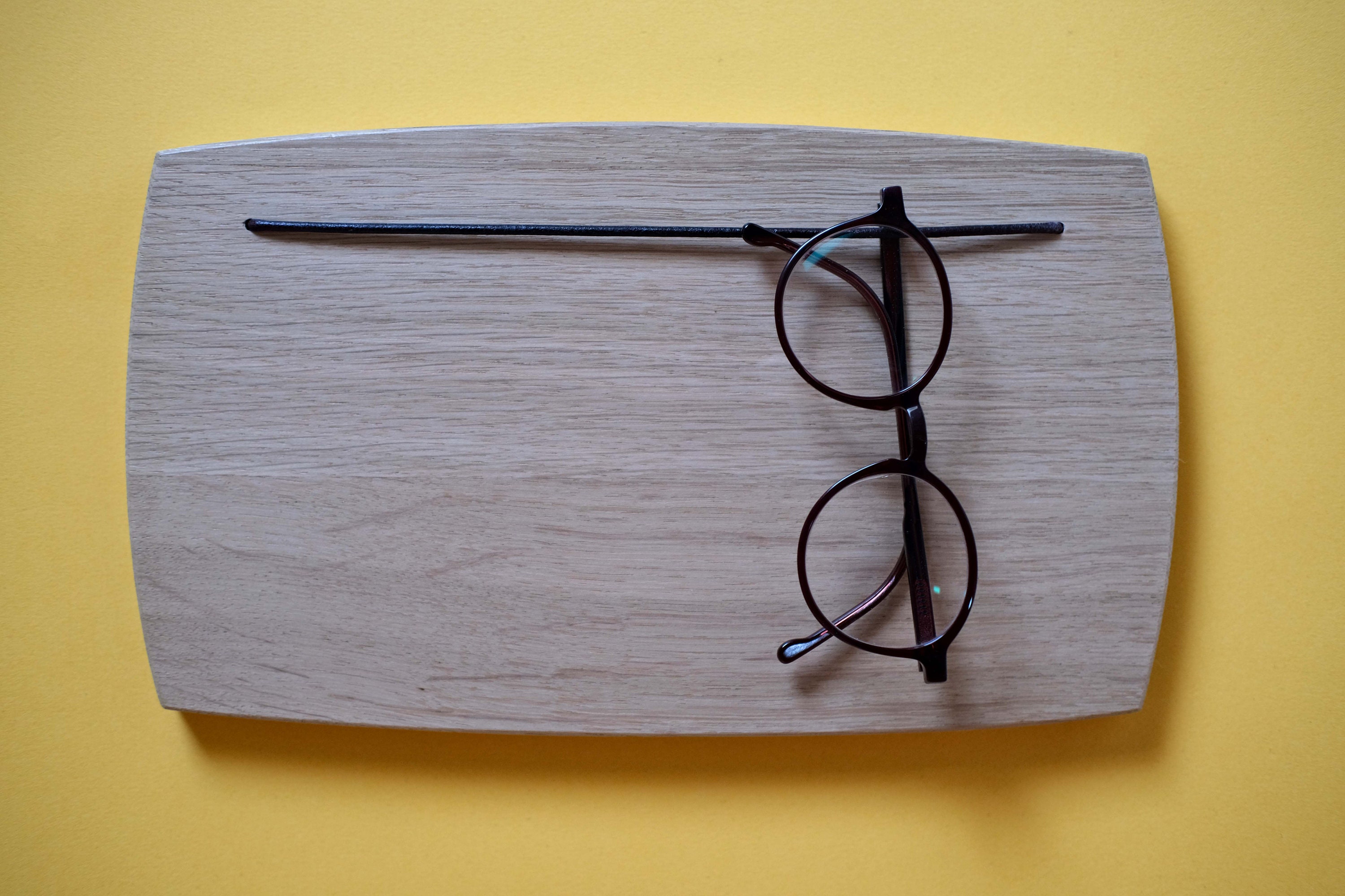 Support Mural Pour Lunettes - Chêne Massif 300x175x18mm