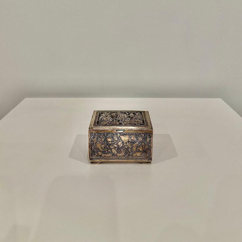 Handmade Persian decorative toreutic-engraved Silver Jewelry Box