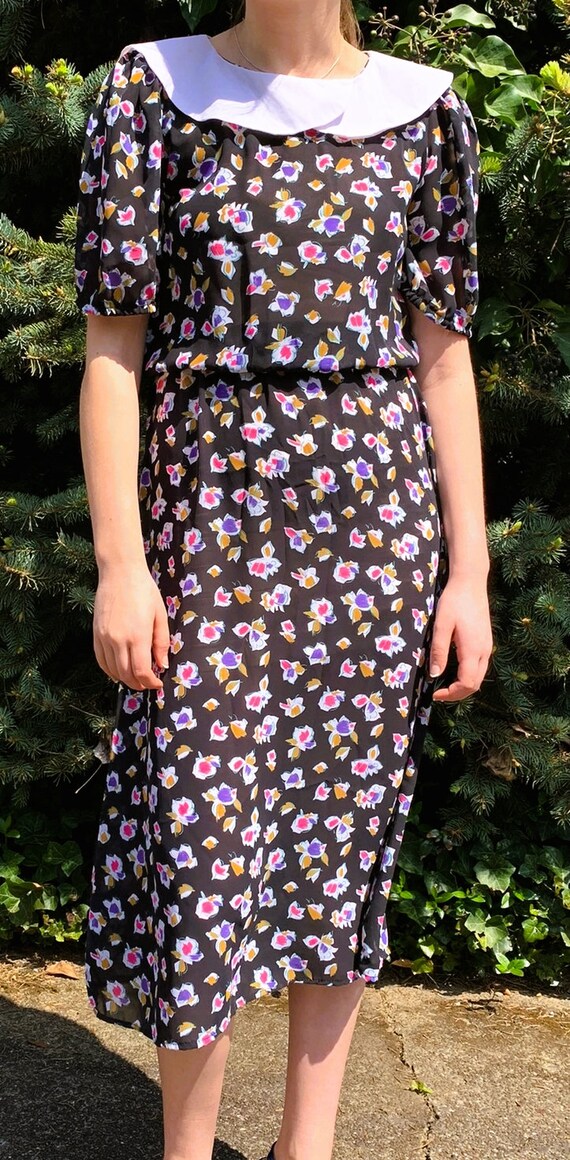 Adorable Wide Collared 80s Print Dress - image 3