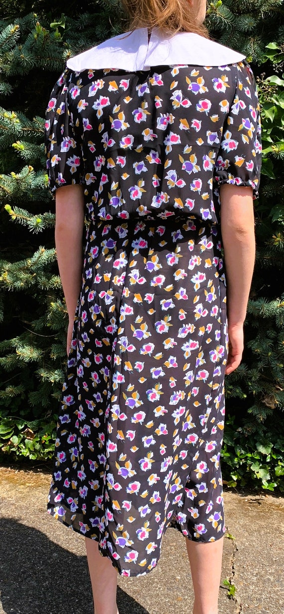 Adorable Wide Collared 80s Print Dress - image 5