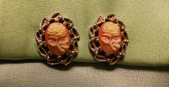 Victorian Cameo Clip on Earrings - image 2