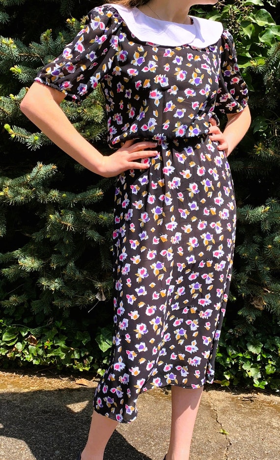 Adorable Wide Collared 80s Print Dress - image 4