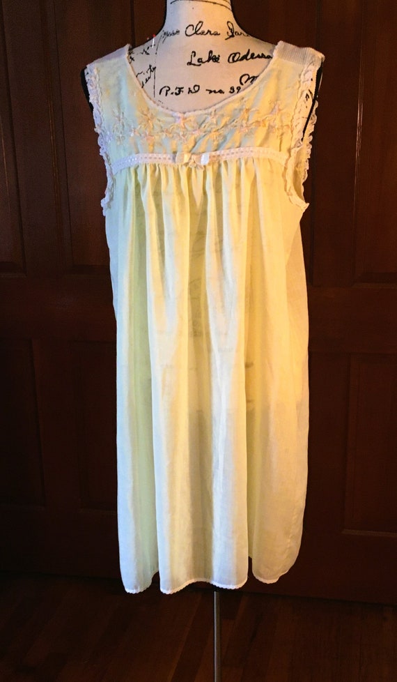Sweet and Simple Vintage Yellow Cotton Nightie Si… - image 3