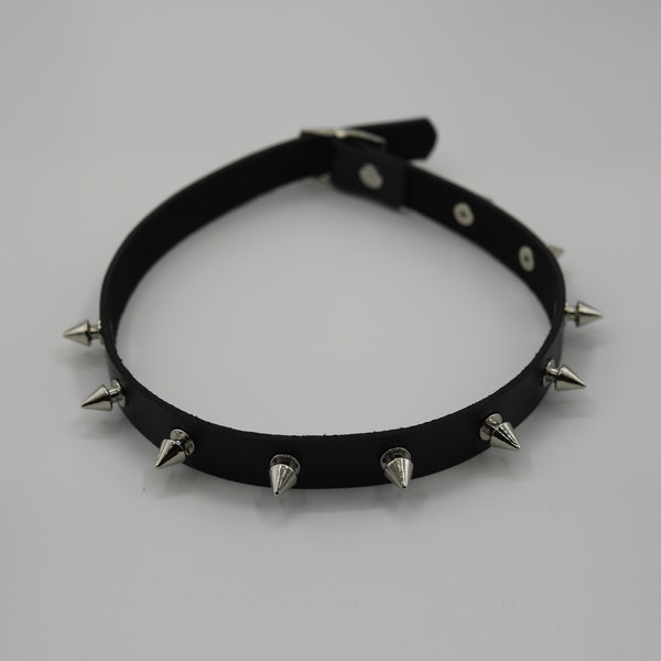 Vintage Punk Goth Studded Rivet Pu Leather Collar Choker Women Necklace with Spikes Adjustable