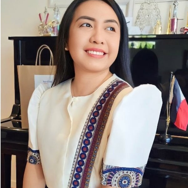 Filipiniana Ella Bolero (com sotaque étnico), herança filipina e elegância atemporal SA-BOO-006