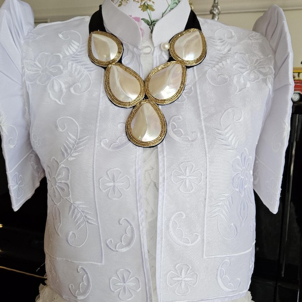 Bolero Leonie bordado à moda filipina, branco | Bolero de organza fabricado nas Filipinas | Traje para eventos culturais