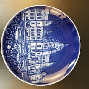 Royal Copenhagen Porcelain Christmas Plate Christmas in Canada 1991