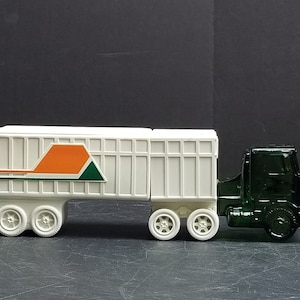 Vintage Avon Highway King Wil Country After Shave 4 oz & Talc 6.5 oz Green Full
