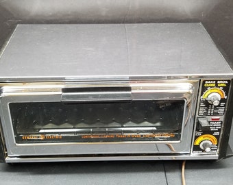 1976 Vintage - General Electric - Deluxe Toaster Oven with Broiler  TOAST  N BROIL  - Chrome - Retro - Works - Very Good Condition