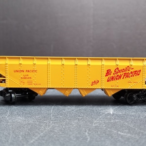 Bachmann HO Scale Union Pacific Hopper Car UP 518125 with Box