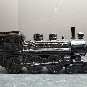 Vintage Avon Locomotive 4-6-0 Wild Country After Shave 5 oz fl Black