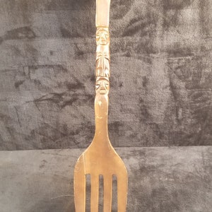 Vintage houten decoratieve vork, met de hand gesneden