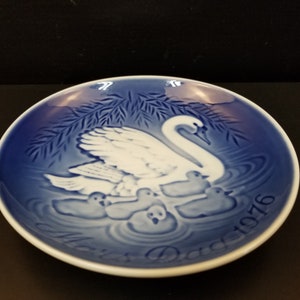 Copenhagen Porcelain Bing & Grondahl Mother&#39;s Day Plate Swan With Cygnets 1976
