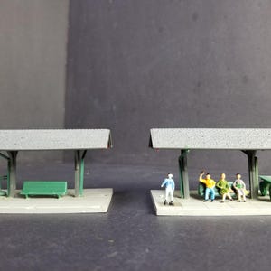 Omärkt HO-skala väntrum med figurer, parti om 2