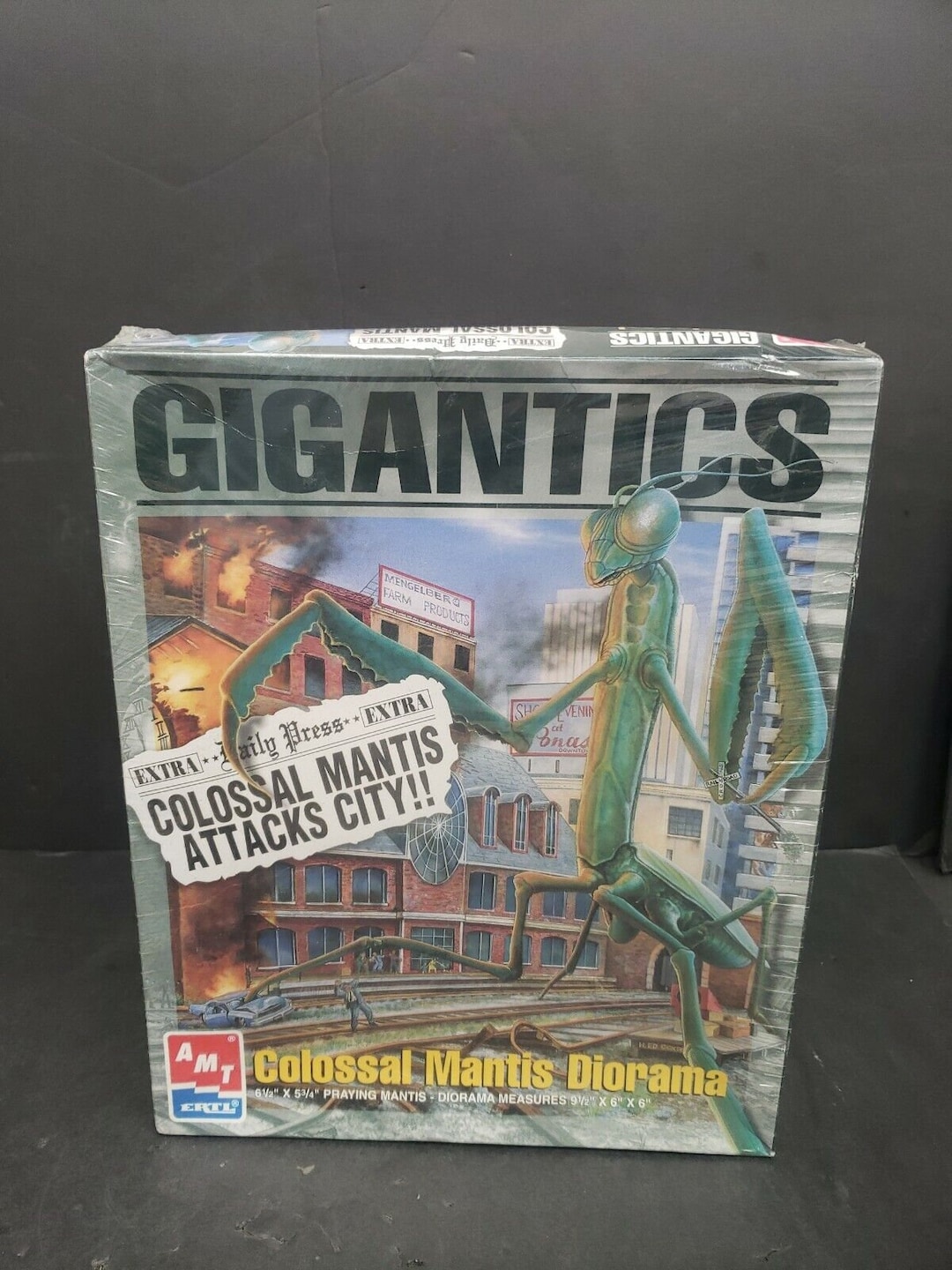 Amt Ertl 8389 Gigantics Colossal Mantis Diorama Model Kit New Sealed