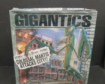 Amt Ertl 8389 Gigantics: Colossal Mantis Diorama Model Kit New Sealed Box