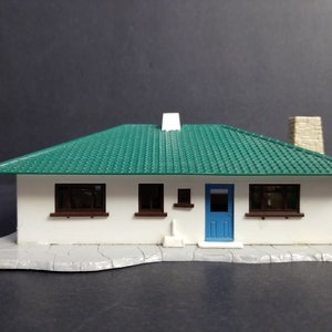 Tri Ang Hornby OO / HO Scale Dapo Land Holiday Bungalow C.63 Built