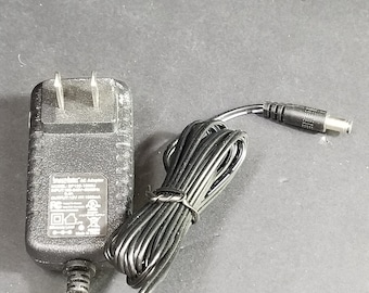 Adaptateur secteur Blackbox SP120-1000U 12 V non testé