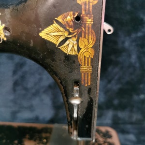 Antique 1920 Singer 127 Sphinx Sewing Machine Head Only Working Parts image 10