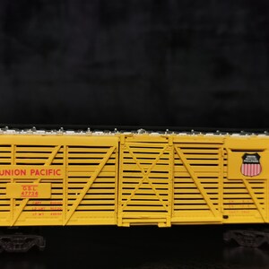 Vintage Bachmann HO Scale Union Pacific Cattle Car Livestock O.S.L 47736 Yellow Lot of 2