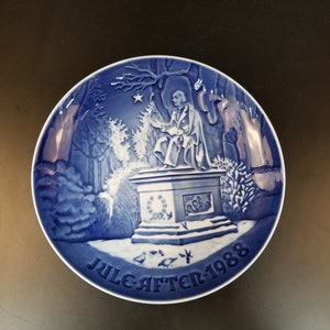 Royal Copenhagen Porcelain Bing & Grondahl Jule After Christmas Plate 1988