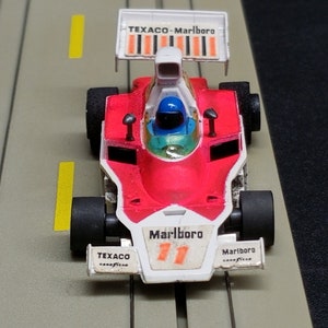 AURORA AFX HO Slot Car G-Plus Texaco Marlboro McLaren F1 #11 Flrscnt Pink