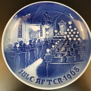 Copenhagen Porcelain Bing & Grondahl Christmas Plate Christmas In Church 1968