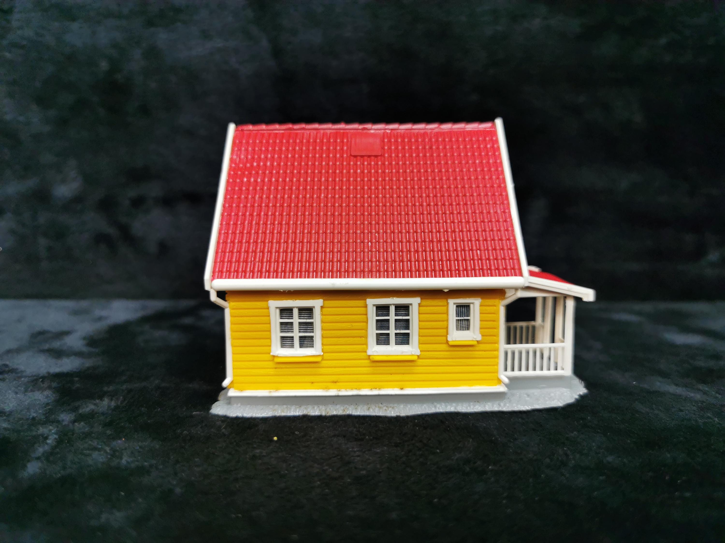 Model Train Yellow Vintage Unbranded HO Scale Model Railroad Yellow Cottage House Home ...