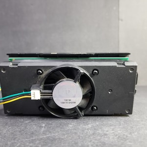 Unidade de processador Intel Pentium III vintage com dissipador de calor, 450 MHz, cache de 512 k, não testado