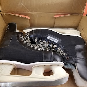 Vintage 1970&#39;s Bauer Ice Hockey Skates Guy Lafleur Approved Men Size 8 Black with Original Box
