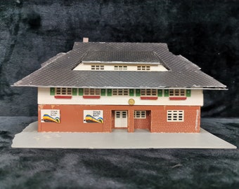 Kit de construcción de estación de tren alemana de modelismo ferroviario a escala HO de Heljan vintage.