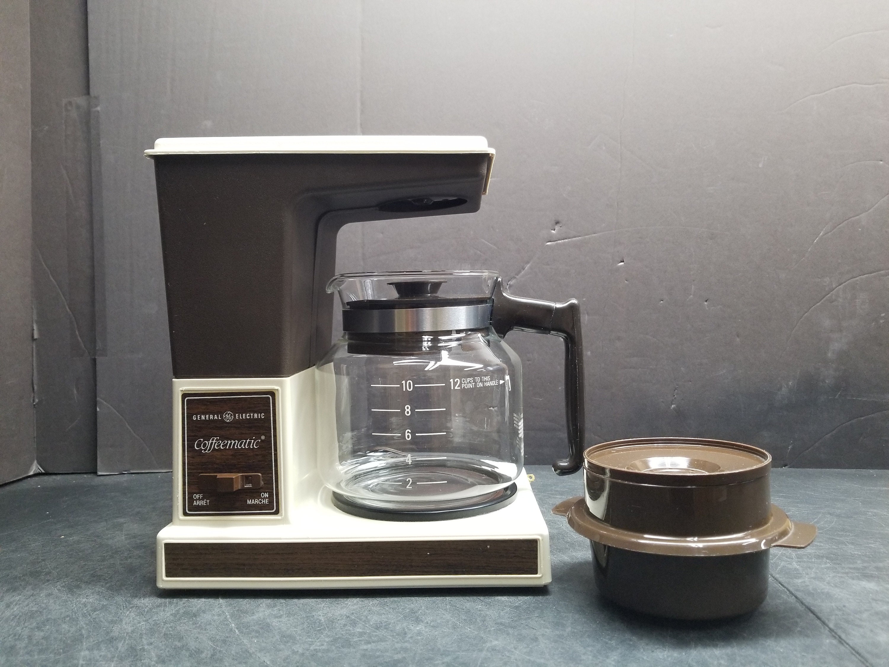 VINTAGE GE / BLACK & DECKER 10-CUP SPACEMAKER COFFEE MAKER with AUTO BREW 