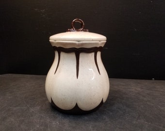 Boîte métallique vintage à couvercle moyen en céramique beige et brune fabriquée au Canada