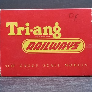 Tri-ang OO/HO R R 76 Engine Shed Excellent With Box - New Old Stock for Tri-Ang Train Collectors