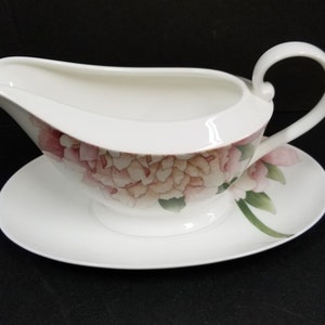 Mikasa Peony AK049 Gravy Boat / Stand Bone Chine