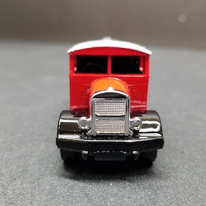 Days Gone by Lledo Diecast Royal Mail Post Office Truck Red