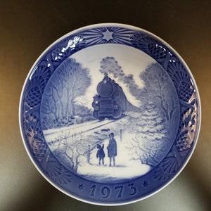 Copenhagen Porcelain Bing & Grondahl Christmas Plate Going Home for Christmas 1973
