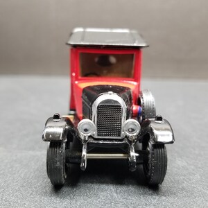 Matchbox Diecast Models of the Yesteryear Y19 Morris Light Van Royal Mail Red