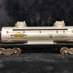 Vintage Lionel O Scale Sunoco 2-Dome Tank Car 8000 Gallons Capacity Silver