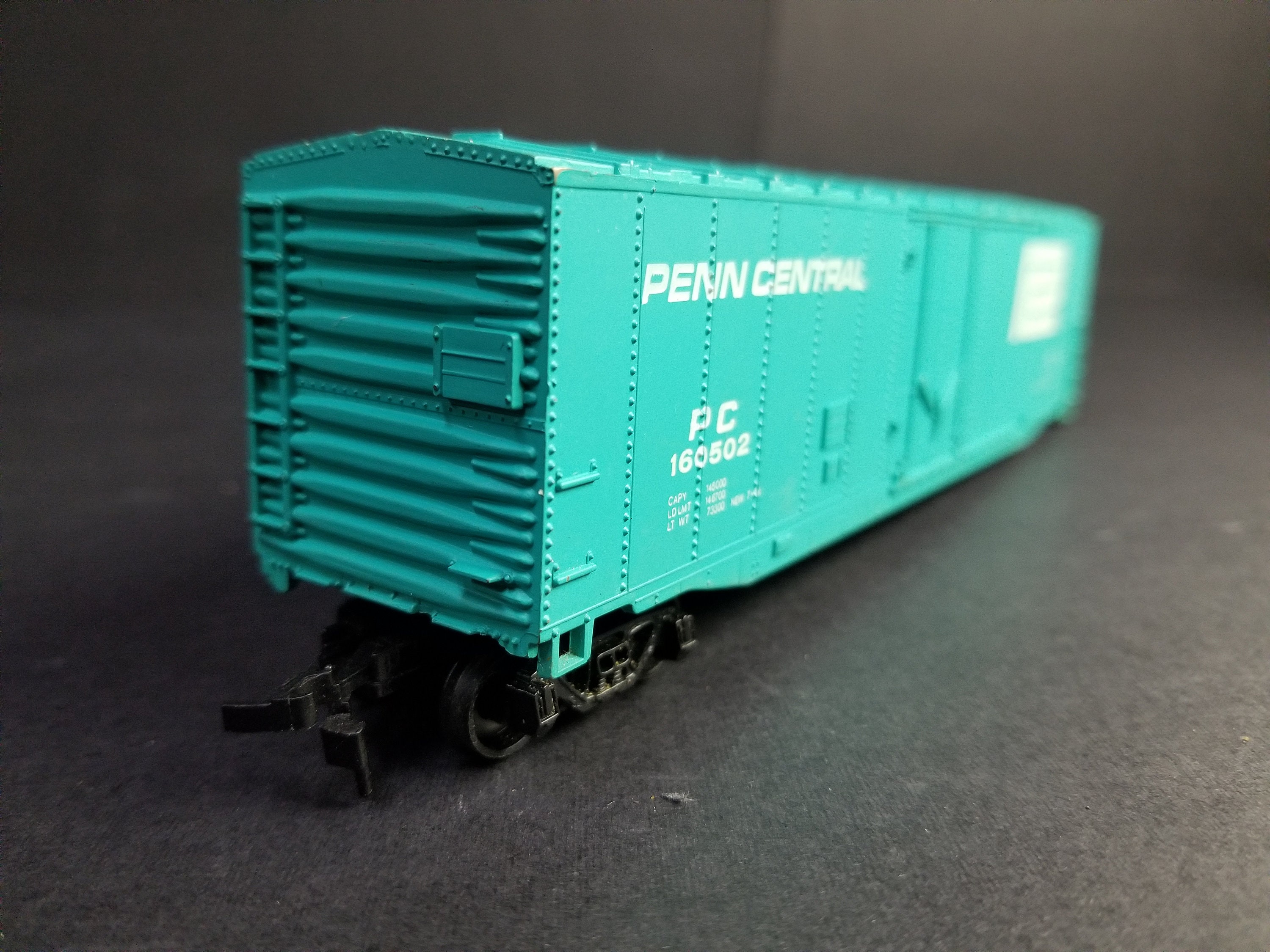 Bachmann HO Scale Penn Central Plug-door Box Car PC #160502