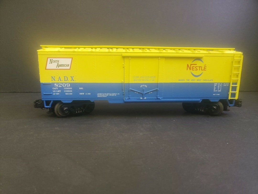 MTH 20-94015 Nestlé NADX #8209 40' Plug Door Refrigerator Car - Yellow ...