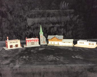 Lote de 5 edificios de marcas mixtas de ferrocarriles antiguos a escala N para maquetas de trenes