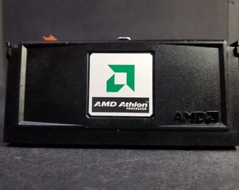 Unità di elaborazione AMD Athlon vintage con ventola di raffreddamento non testata
