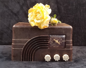 Radio de tubo de baquelita Northern Electric vintage: Modelo 5002 Baby Champ (para piezas y decoración)