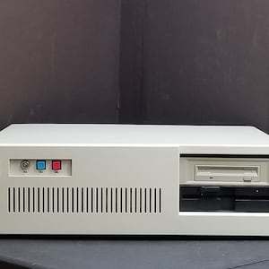 Vintage Computer Looks Like IBM 5170 AT Tested Turning on