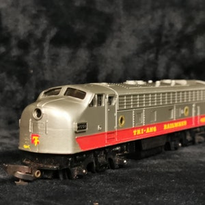 Vintage Tri-Ang Hornby OO / HO Scale Tri-Ang Railways R57 R58 BR Diesel Locomotive Dummy End 4008 Silver and Red